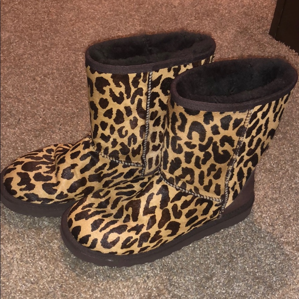 Woman’s size 7 leopard Uggs